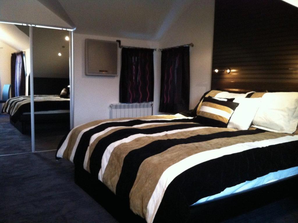 Duvet Center Hotel Skopje Room photo
